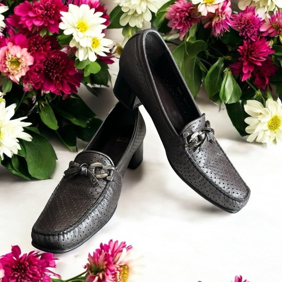 Stewart Weitzman Lincoln Perforated Loafers Size 8.5 Silver Metallic Leather - Picture 1 of 11